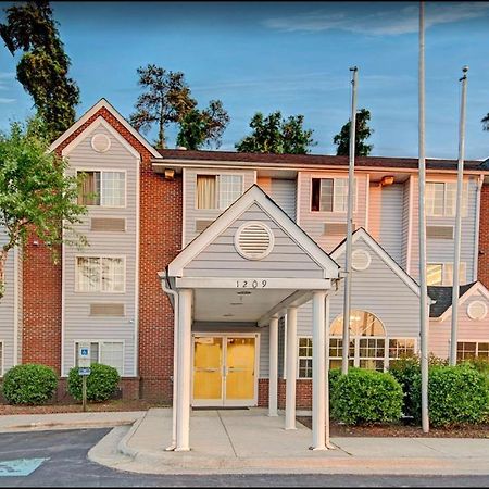 Travelers Inn And Suites ローリー エクステリア 写真