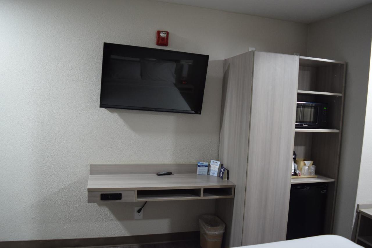 Travelers Inn And Suites ローリー エクステリア 写真