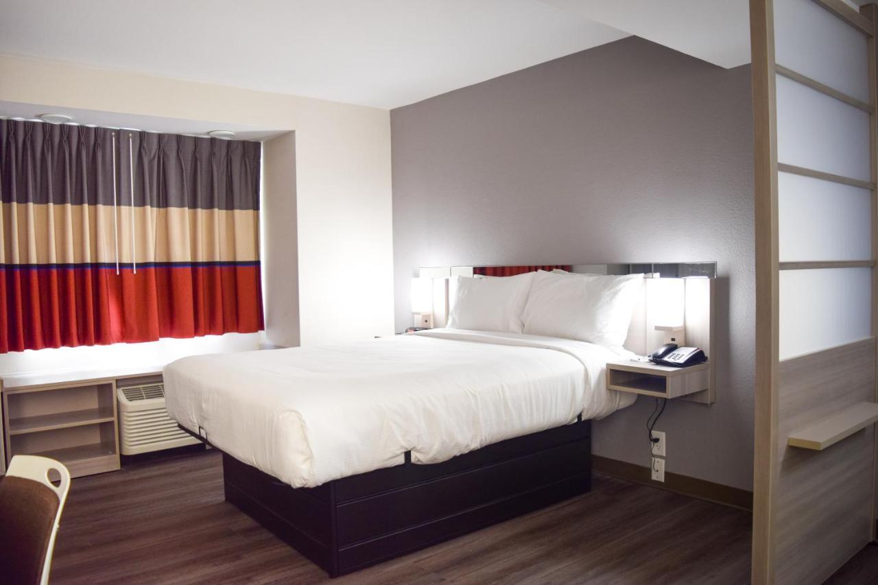 Travelers Inn And Suites ローリー エクステリア 写真