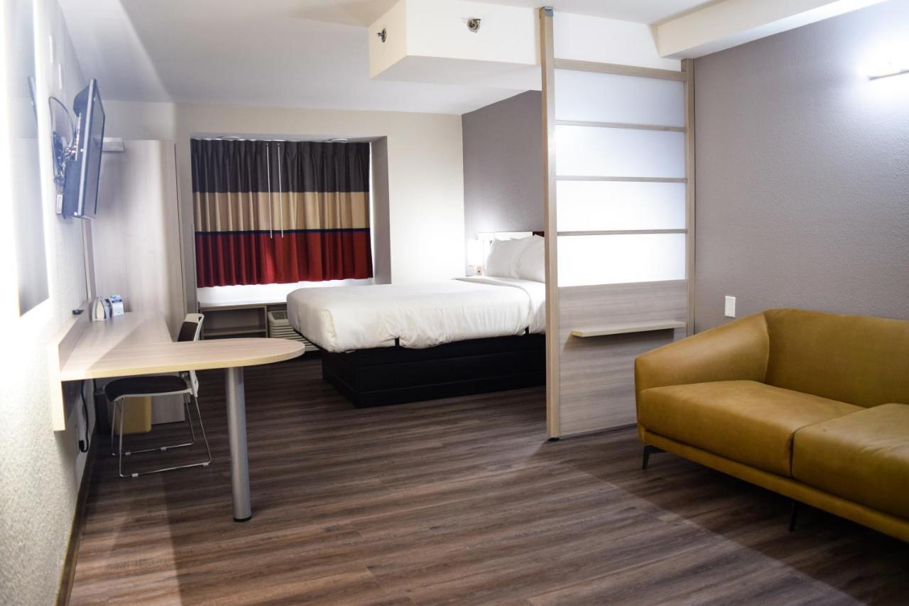 Travelers Inn And Suites ローリー エクステリア 写真