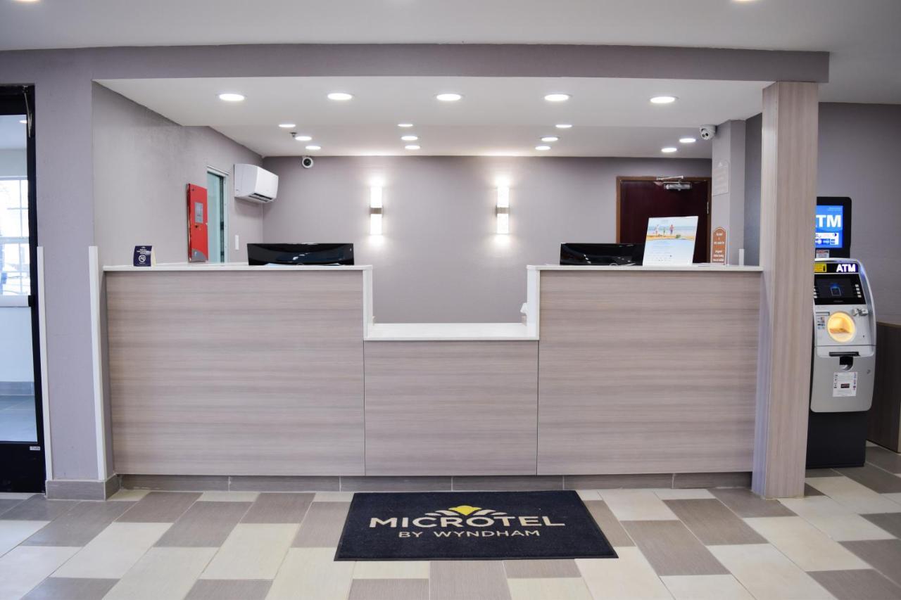 Travelers Inn And Suites ローリー エクステリア 写真